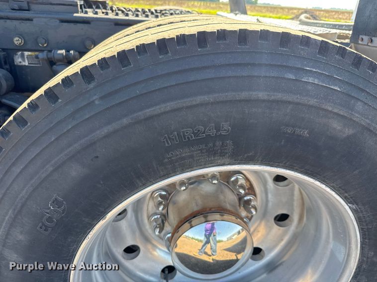 image for item NE9819 2007 Peterbilt 379 semi truck