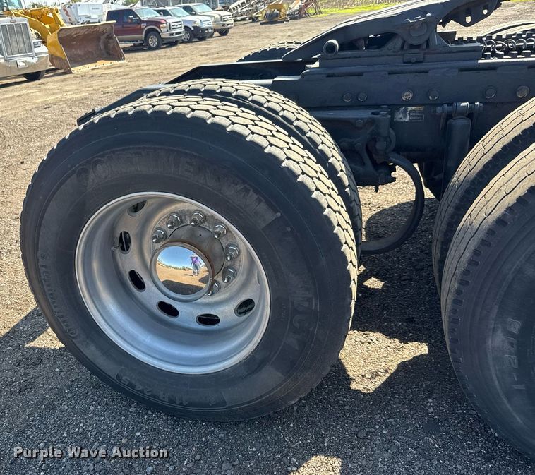 image for item NE9819 2007 Peterbilt 379 semi truck