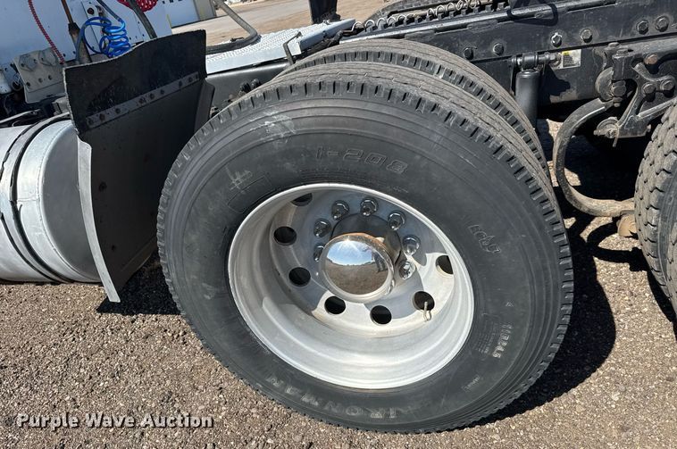 image for item NE9819 2007 Peterbilt 379 semi truck