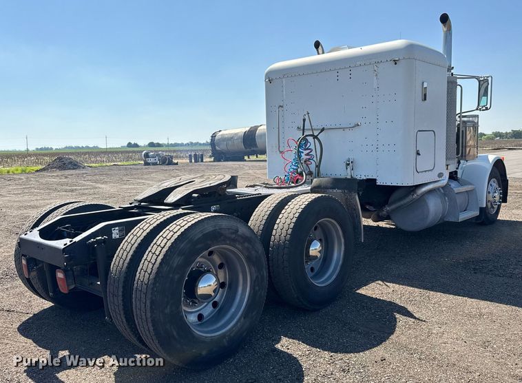image for item NE9820 2007 Peterbilt 379 semi truck