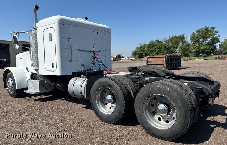 image for item NE9820 2007 Peterbilt 379 semi truck
