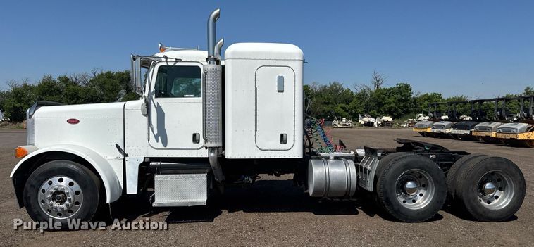 image for item NE9820 2007 Peterbilt 379 semi truck