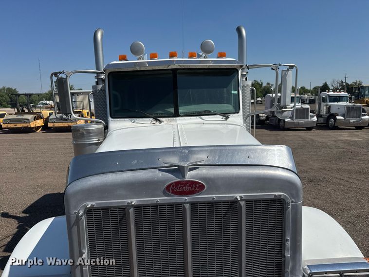 image for item NE9820 2007 Peterbilt 379 semi truck