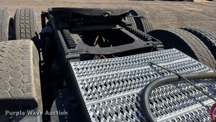 image for item NE9820 2007 Peterbilt 379 semi truck