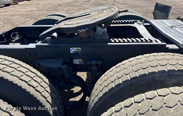 image for item NE9820 2007 Peterbilt 379 semi truck