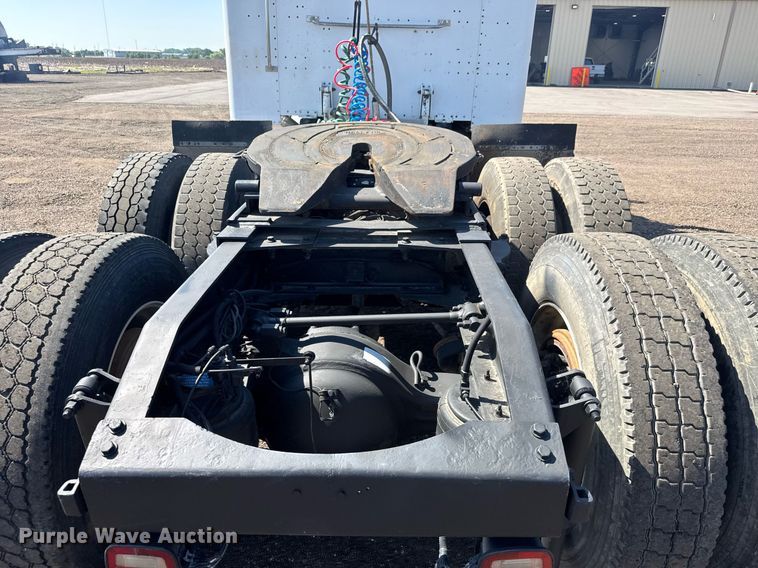 image for item NE9820 2007 Peterbilt 379 semi truck