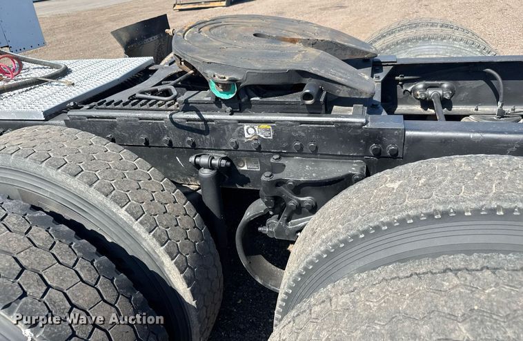 image for item NE9820 2007 Peterbilt 379 semi truck