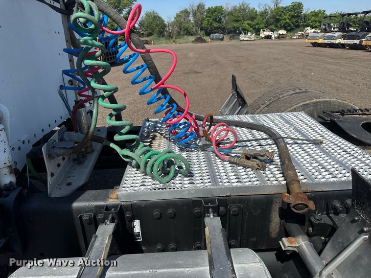 image for item NE9820 2007 Peterbilt 379 semi truck