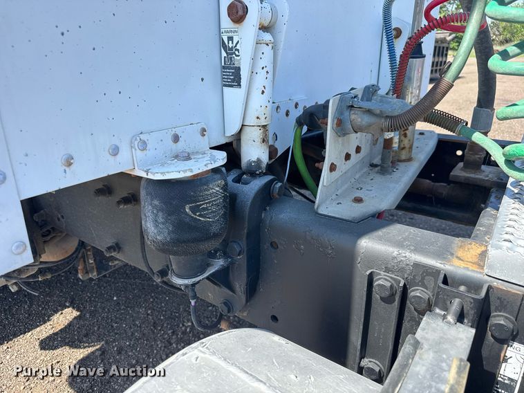 image for item NE9820 2007 Peterbilt 379 semi truck