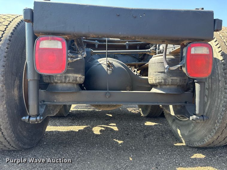 image for item NE9820 2007 Peterbilt 379 semi truck