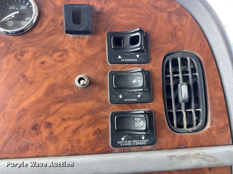 image for item NE9820 2007 Peterbilt 379 semi truck