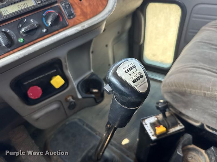 image for item NE9820 2007 Peterbilt 379 semi truck