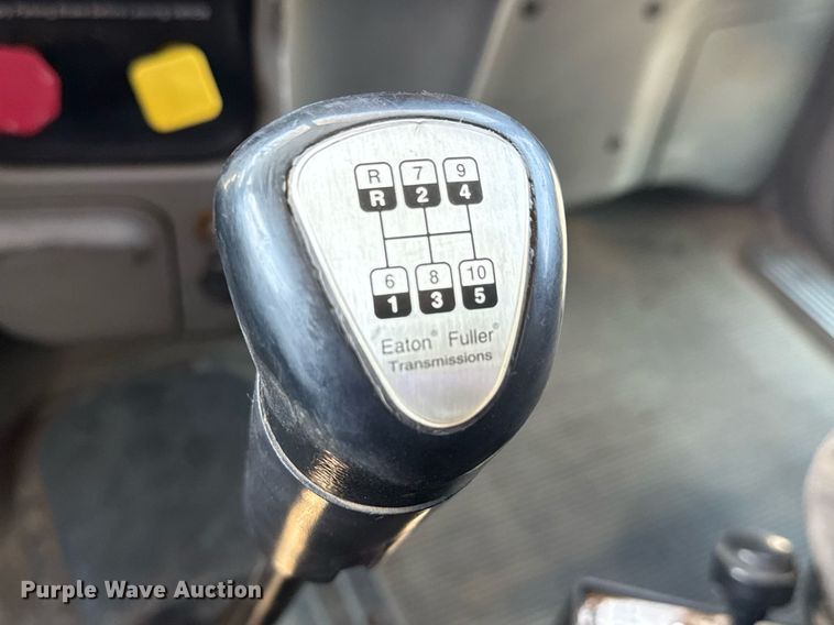 image for item NE9820 2007 Peterbilt 379 semi truck