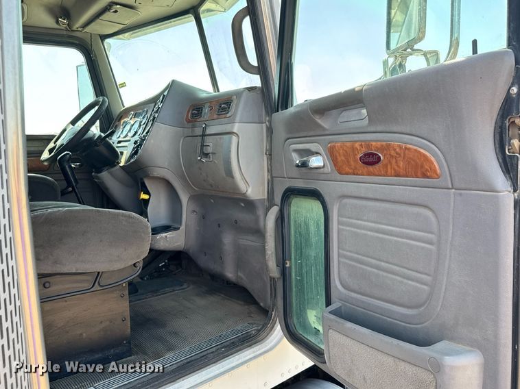 image for item NE9820 2007 Peterbilt 379 semi truck