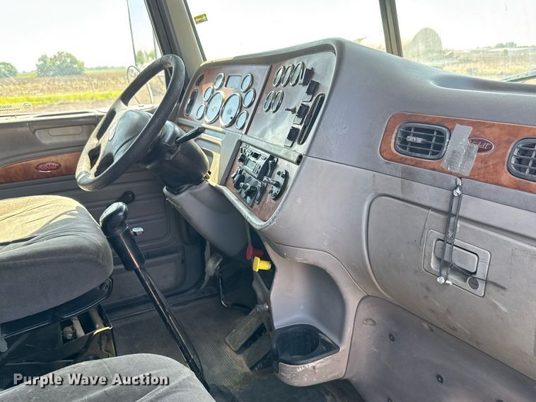 image for item NE9820 2007 Peterbilt 379 semi truck