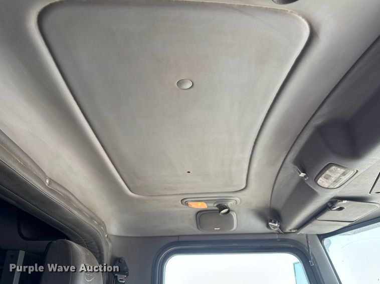 image for item NE9820 2007 Peterbilt 379 semi truck