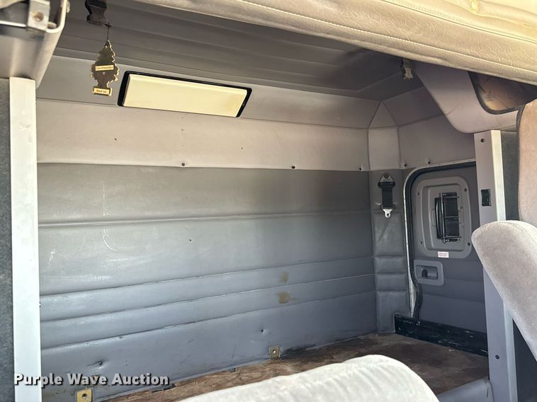 image for item NE9820 2007 Peterbilt 379 semi truck