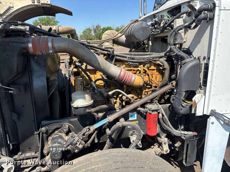 image for item NE9820 2007 Peterbilt 379 semi truck