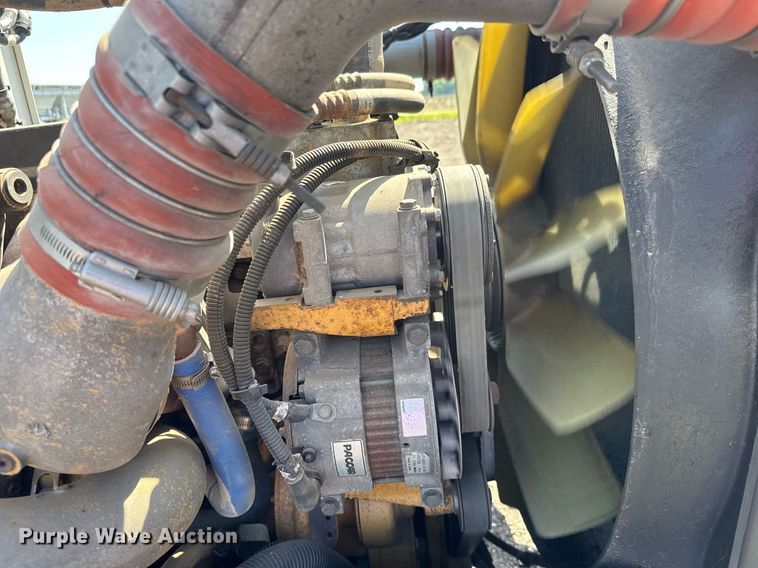 image for item NE9820 2007 Peterbilt 379 semi truck