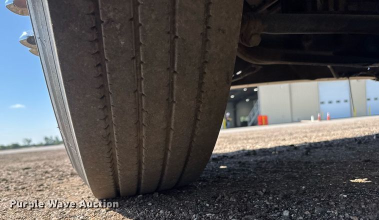 image for item NE9820 2007 Peterbilt 379 semi truck