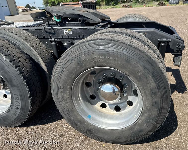 image for item NE9820 2007 Peterbilt 379 semi truck