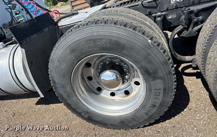 image for item NE9820 2007 Peterbilt 379 semi truck