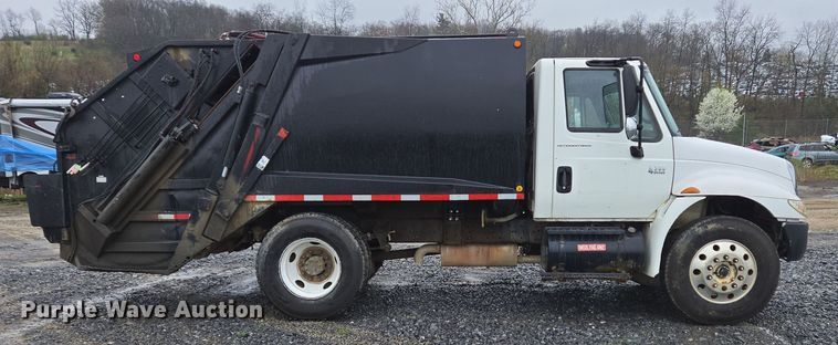 image for item YA0339 2004 International 4300 refuse truck