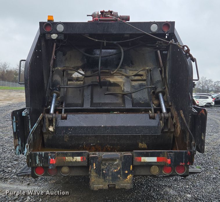 image for item YA0339 2004 International 4300 refuse truck