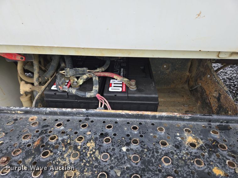 image for item YA0339 2004 International 4300 refuse truck