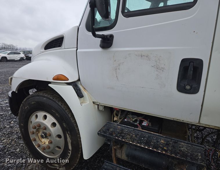 image for item YA0339 2004 International 4300 refuse truck