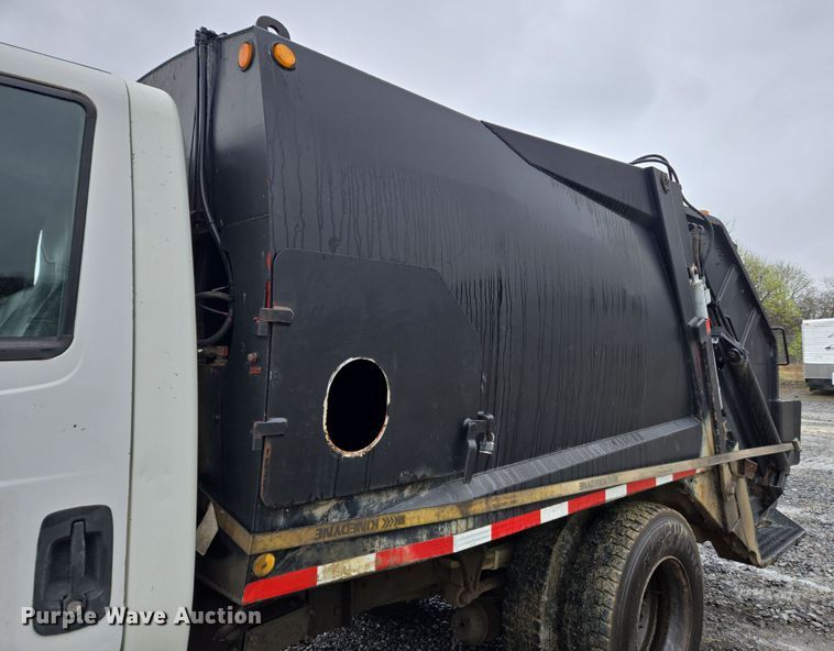 image for item YA0339 2004 International 4300 refuse truck