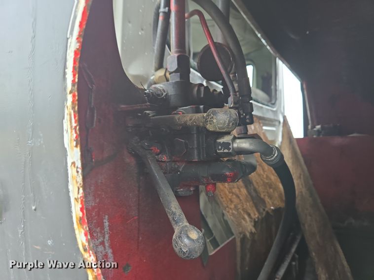 image for item YA0339 2004 International 4300 refuse truck