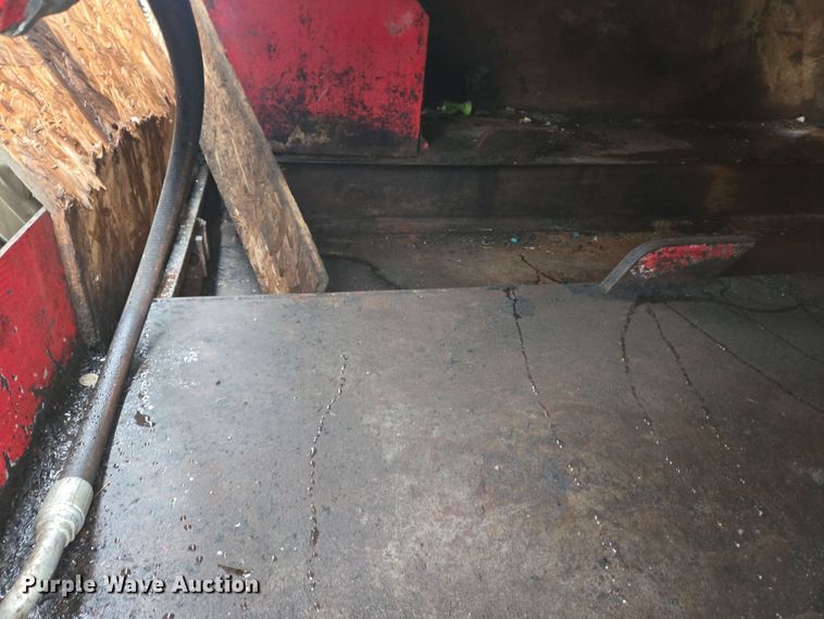 image for item YA0339 2004 International 4300 refuse truck