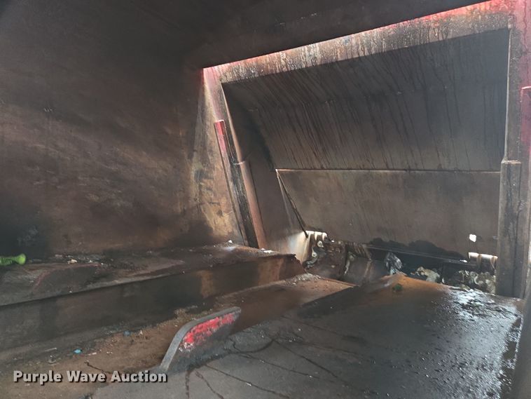 image for item YA0339 2004 International 4300 refuse truck