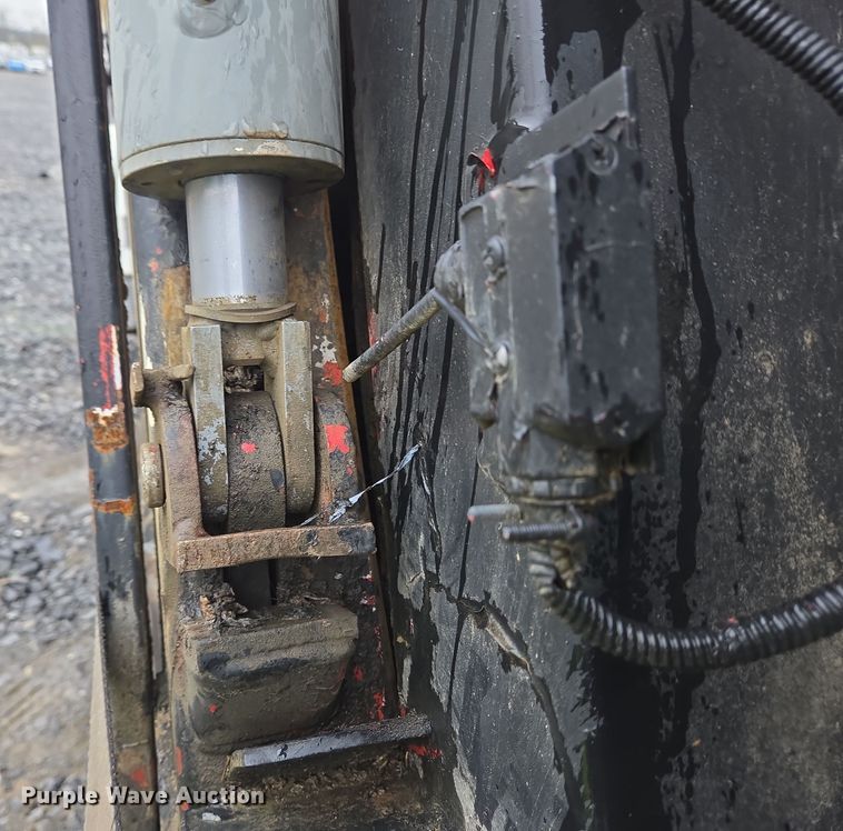 image for item YA0339 2004 International 4300 refuse truck