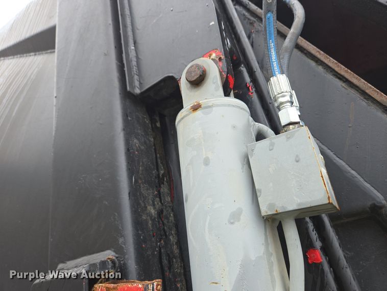 image for item YA0339 2004 International 4300 refuse truck