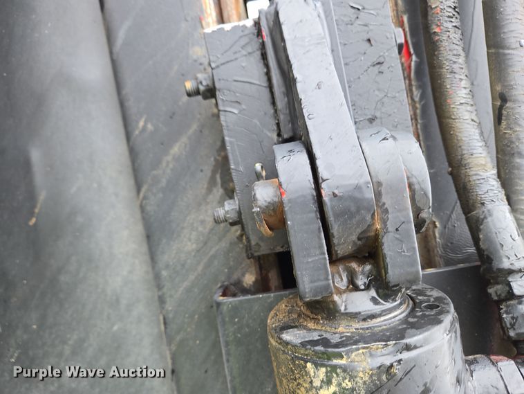 image for item YA0339 2004 International 4300 refuse truck