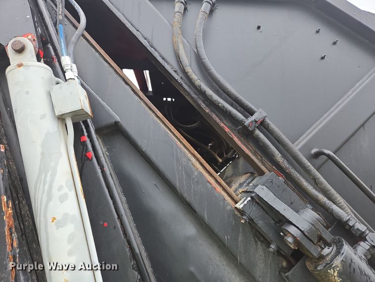 image for item YA0339 2004 International 4300 refuse truck