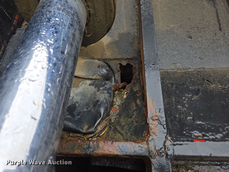 image for item YA0339 2004 International 4300 refuse truck