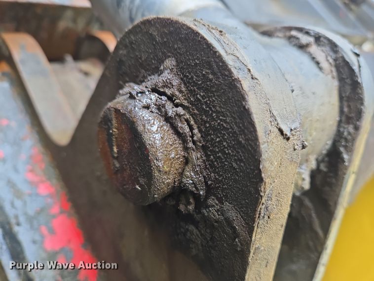 image for item YA0339 2004 International 4300 refuse truck