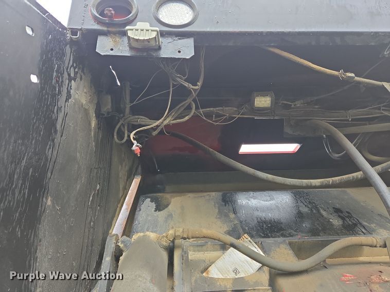 image for item YA0339 2004 International 4300 refuse truck