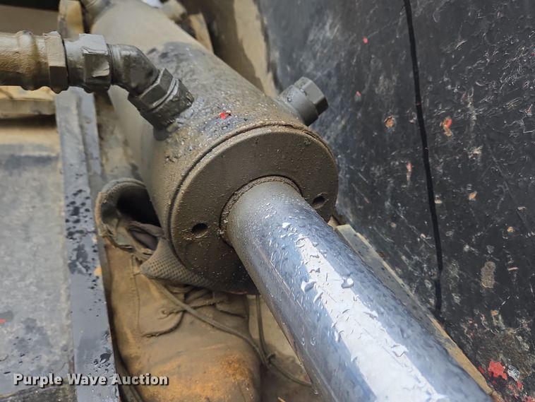 image for item YA0339 2004 International 4300 refuse truck