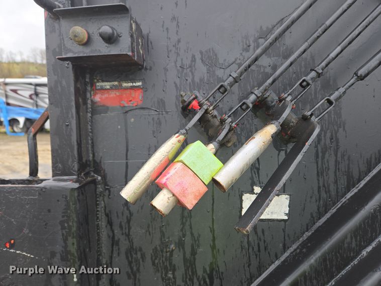 image for item YA0339 2004 International 4300 refuse truck