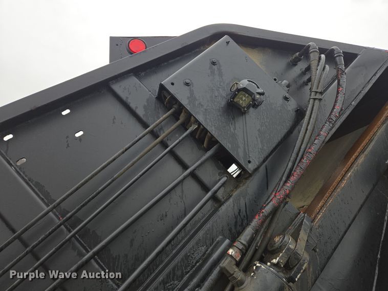 image for item YA0339 2004 International 4300 refuse truck