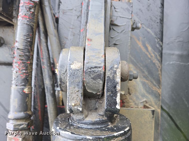 image for item YA0339 2004 International 4300 refuse truck