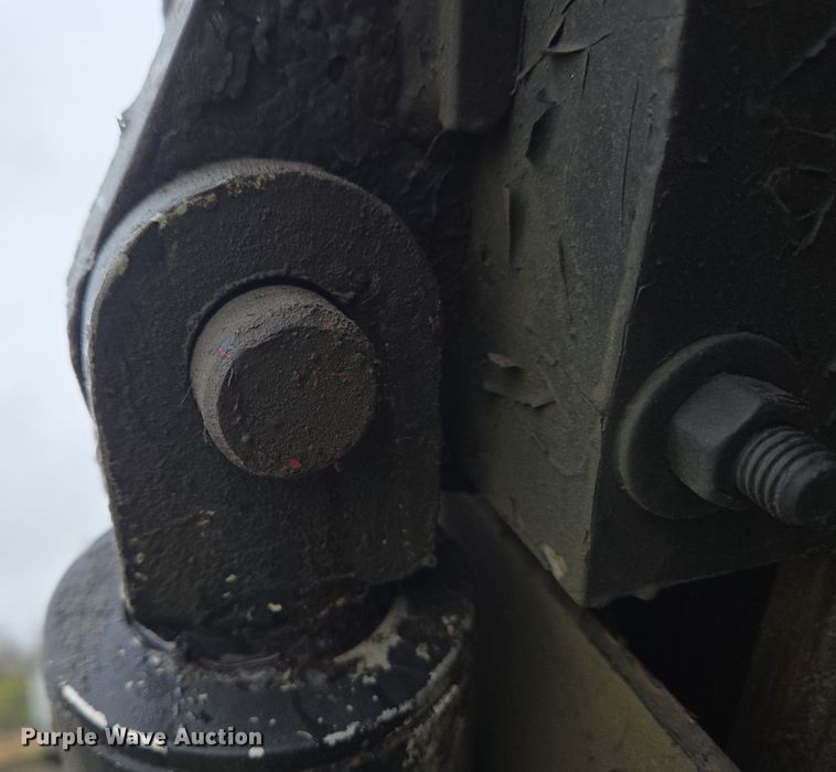 image for item YA0339 2004 International 4300 refuse truck