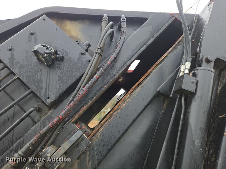 image for item YA0339 2004 International 4300 refuse truck