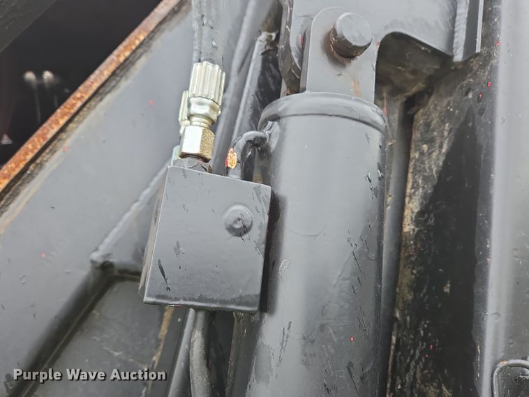 image for item YA0339 2004 International 4300 refuse truck