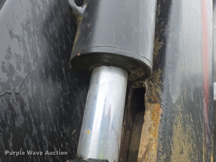 image for item YA0339 2004 International 4300 refuse truck