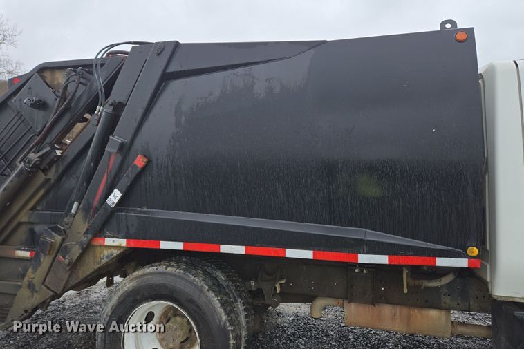 image for item YA0339 2004 International 4300 refuse truck
